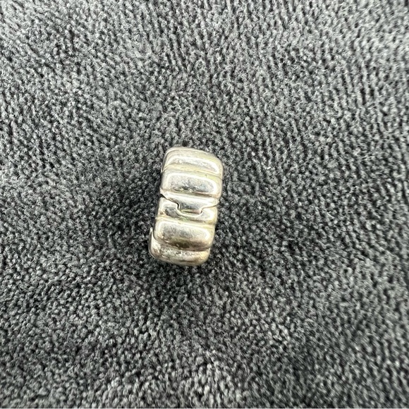RETIRED Pandora Ribbed Grooved Clip Charm - Picture 2 of 4